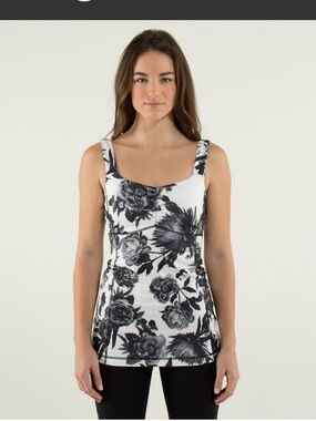 Lululemon Aria Tank II
Brisk Bloom Black White / White